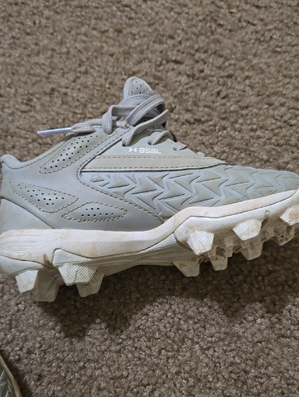 Baseball Cleats - Picture 4 of 5